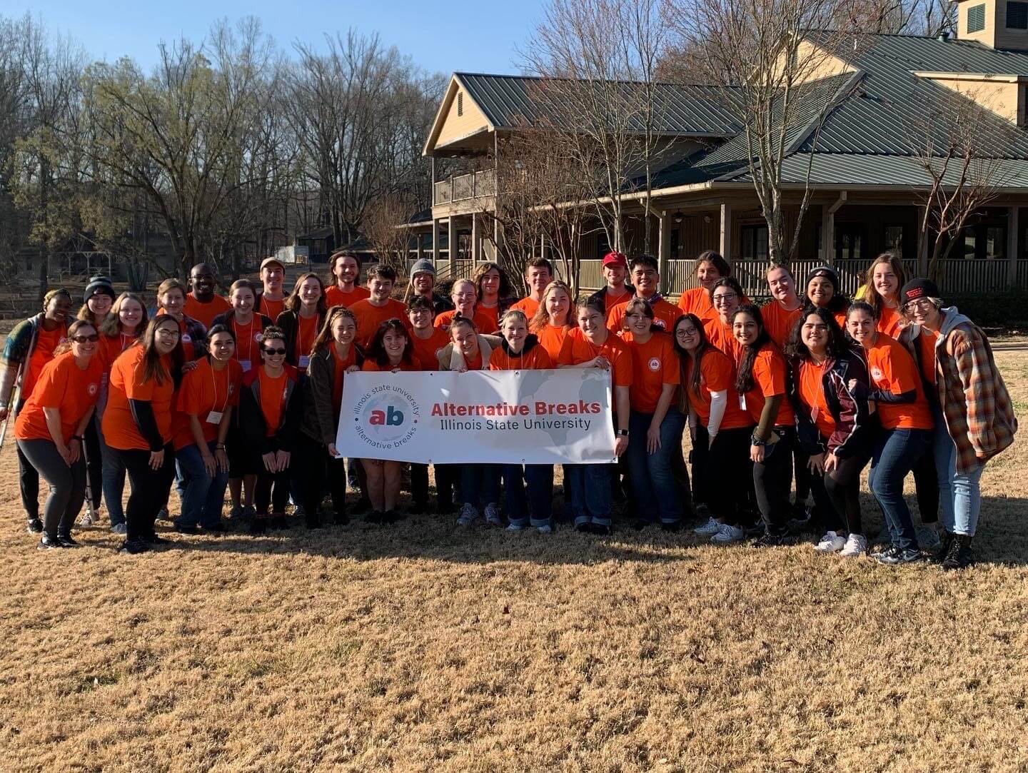 A group photo of the 2022 Alternative Spring Break volunteers.